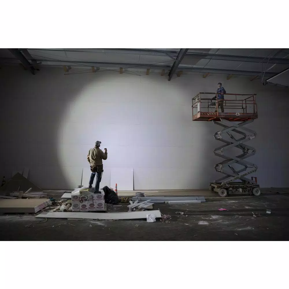 Handheld Flashlights Coast HP10R 1050 Lumens Rechargeable Focusing LED Flashlight 2 Handheld Flashlights Coast HP10R 1050 Lumens Rechargeable Focusing LED Flashlight - Image 2