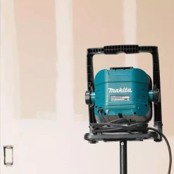 Handheld Spotlights Makita 18-Volt LXT Lithium-Ion Cordless/Corded LED Flood Light -flashlights Shop unnamed file 1850