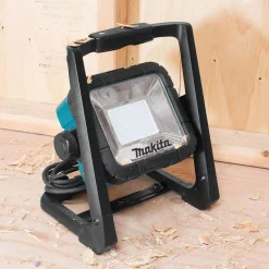 Handheld Spotlights Makita 18-Volt LXT Lithium-Ion Cordless/Corded LED Flood Light -flashlights Shop unnamed file 1855